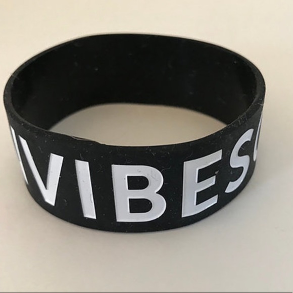 NEW Vibes on Vibes black white Silicon Wristband - Picture 5 of 11